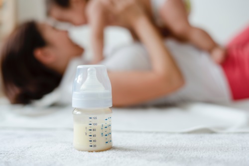 niemowlę nie chce pić mleka