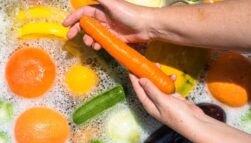 Jak myć owoce i warzywa